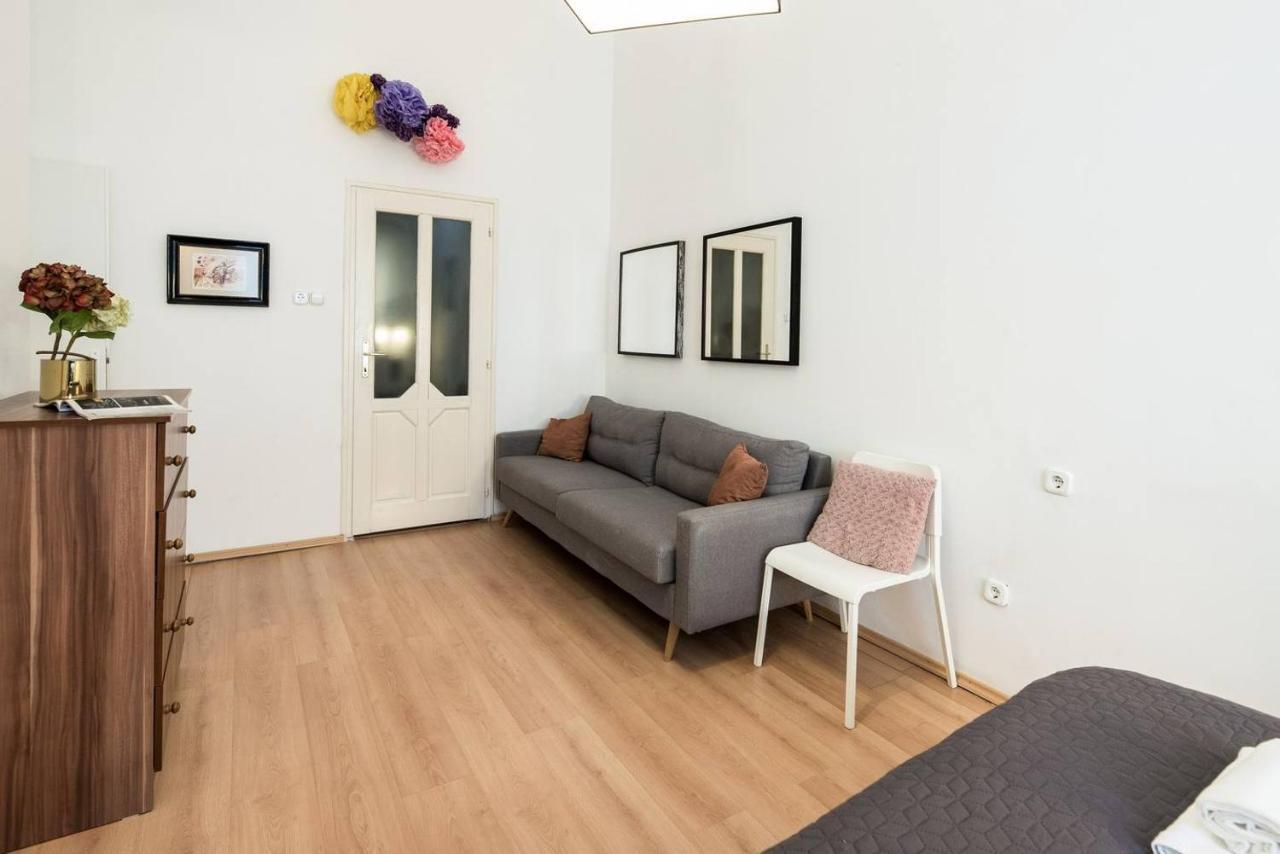 Cosy And Central Apartment With 4 Bedrooms And A/C Budapest Exterior foto