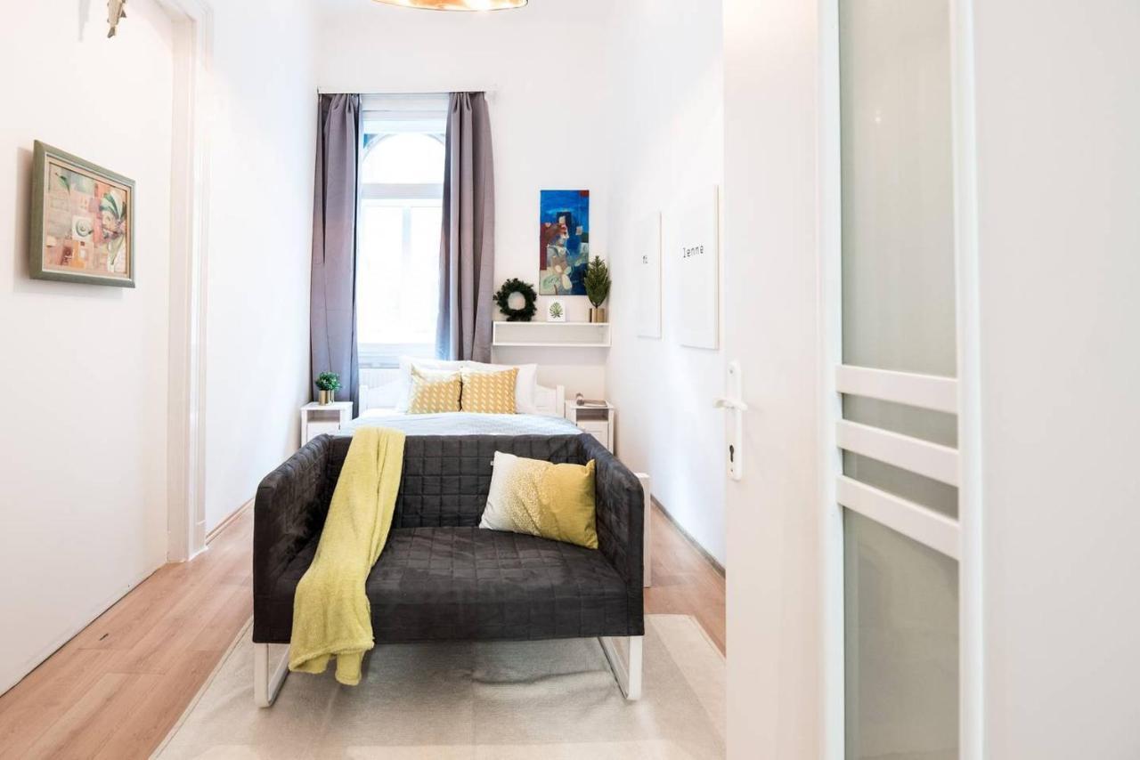 Cosy And Central Apartment With 4 Bedrooms And A/C Budapest Exterior foto