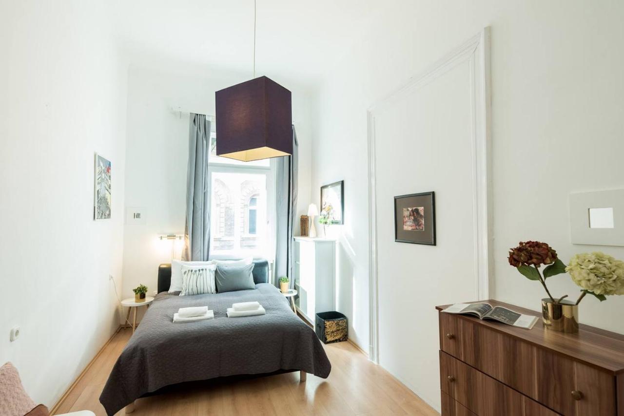 Cosy And Central Apartment With 4 Bedrooms And A/C Budapest Exterior foto